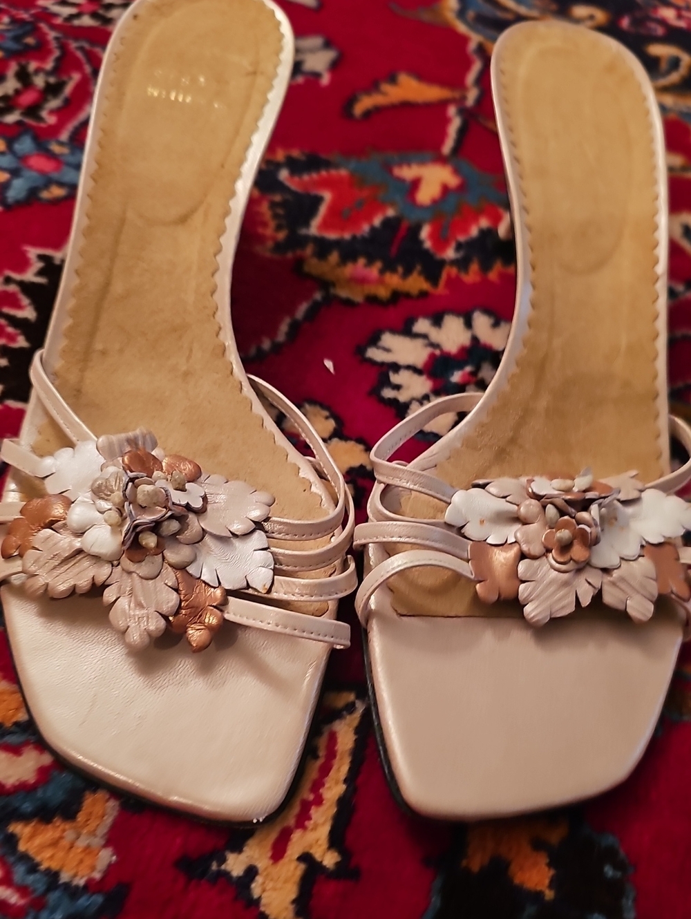 Stuart WEITZMAN Women's Floral Appliqué Slides With Kitten Heel— Cream & Bronze